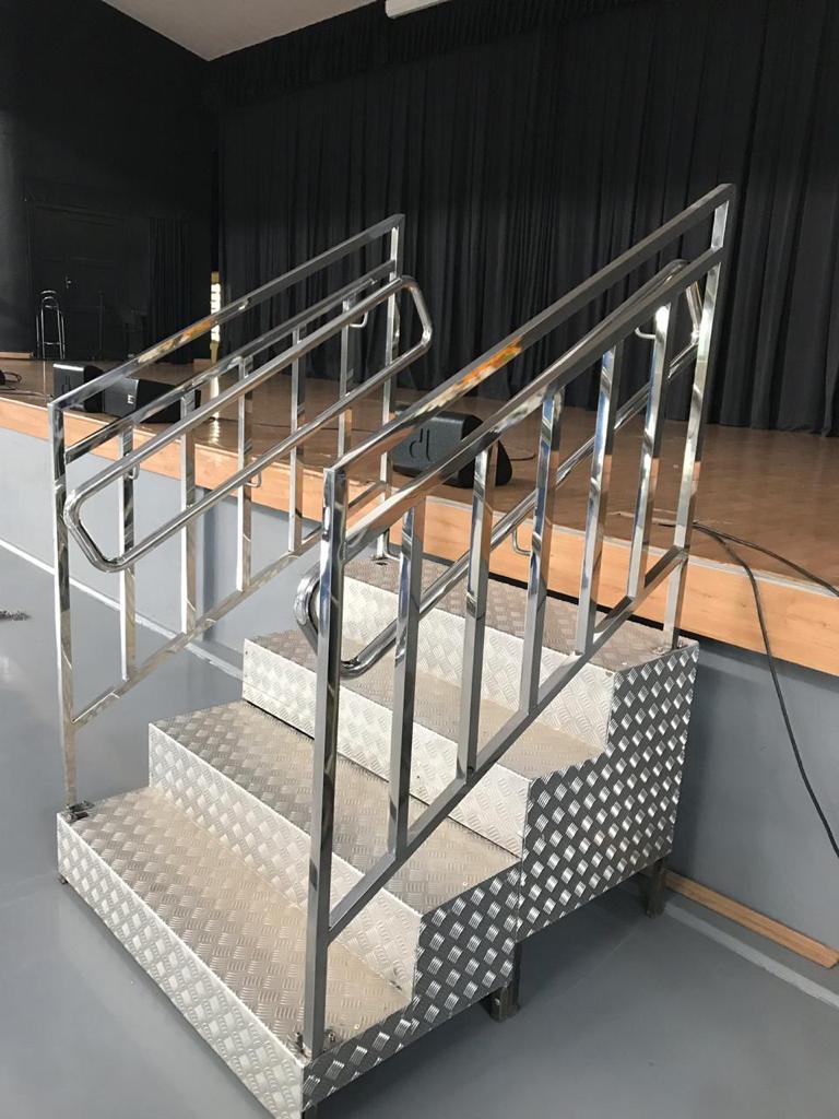 PLATAFORMAS E ESCADAS